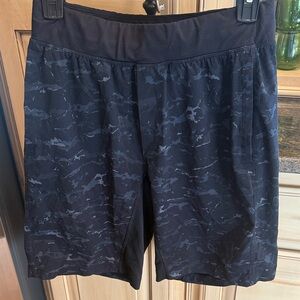 lululemon athletica Men's Dark Patterned Shorts